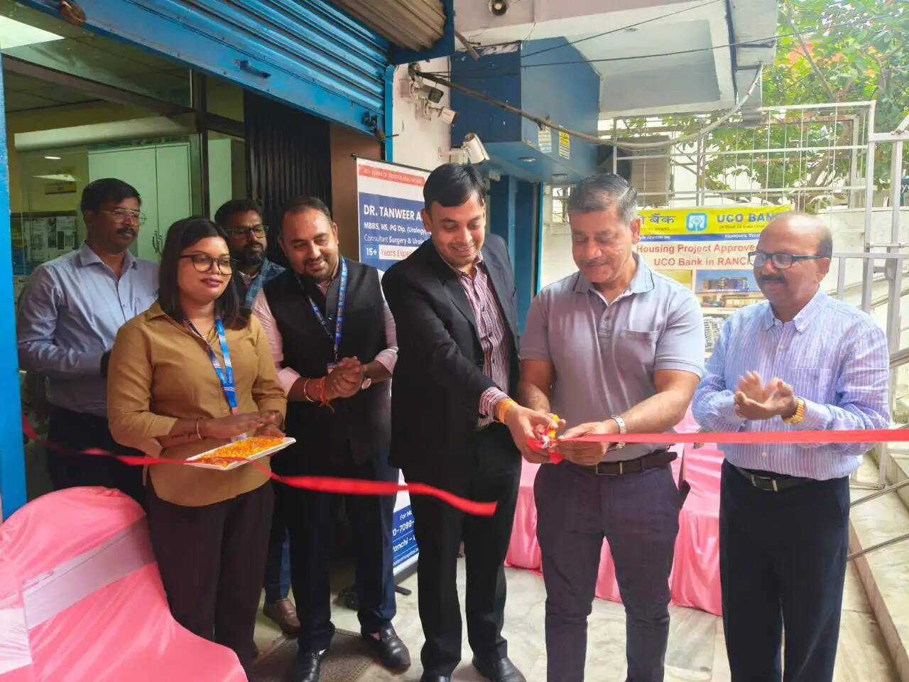 यूको बैंक के स्वास्थ्य शिविर में ग्राहकों की हुई जांच