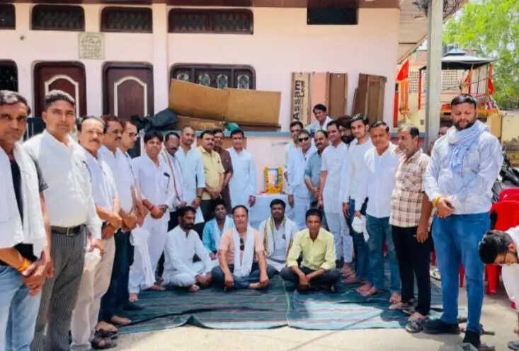 राजगढ़ः नेहरुजी की पुण्यतिथि पर कांग्रेसजनों ने दी श्रद्धांजलि, विचारधारा को जन-जन तक पहुंचाने का लिया संकल्प