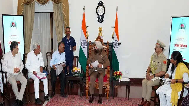 राज्यपाल ने लोक-मिलन कार्यक्रम में सुनीं पूर्व सैनिकों और आमजन की समस्याएं