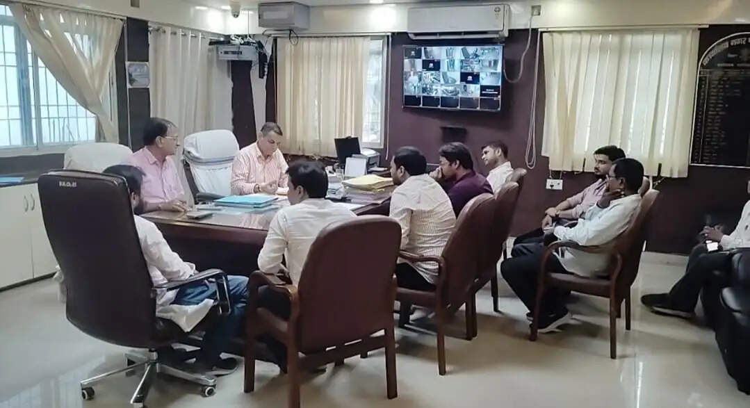 नगर विकास एवं आवास विभाग की उच्चस्तरीय टीम ने की नगर निगम कार्यालय की जांच
