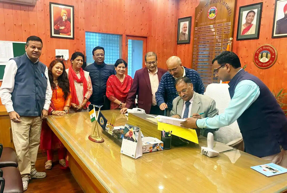 कुमाऊं विश्वविद्यालय के नवनियुक्त कुलपति प्रो. नवीन चंद्र लोहनी ने कार्यभार संभाला