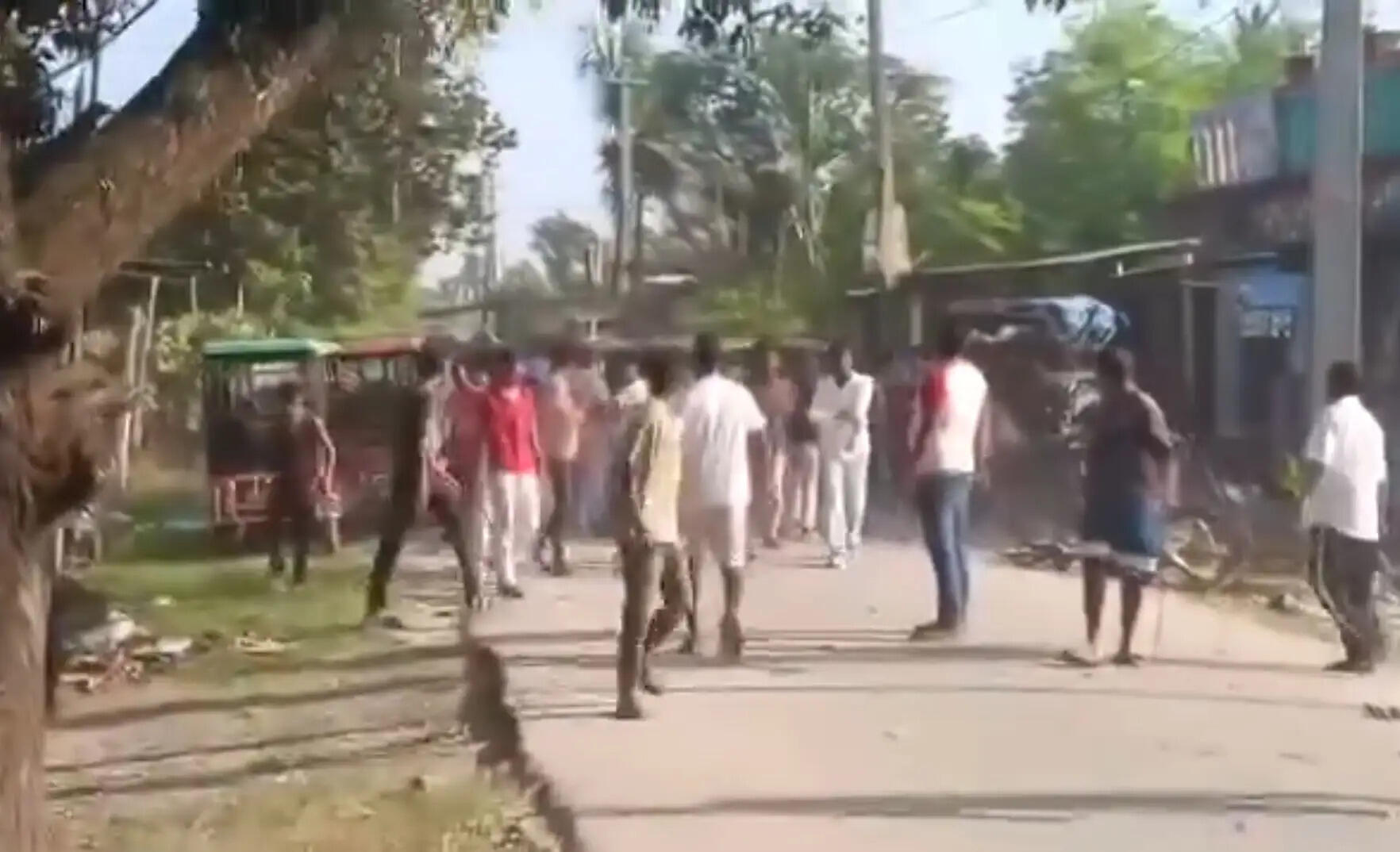 नेपाल चौथे दिन भी सांप्रदायिक हिंसा के चपेट में,हरिनगरा मे उपद्रवियों ने पुलिस के वाहन पर किया हमला