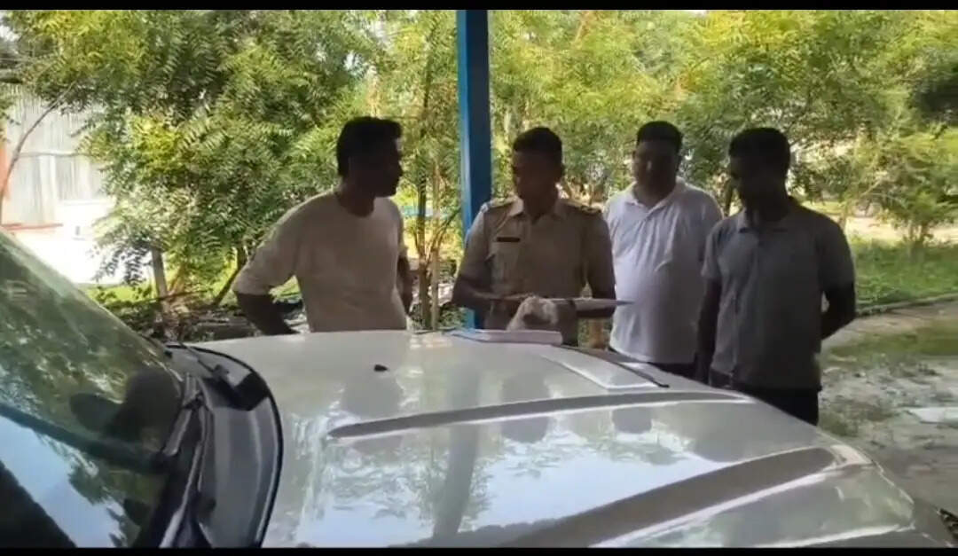 फरार तृणमूल नेता कृष्ण दास के घर पुलिस की छापेमारी, हथियार ओर कई गाड़ियां जब्त