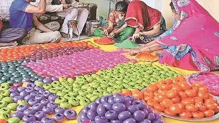 जयपुर के मणिहारों का रास्ता में सजे गुलाल गोटा