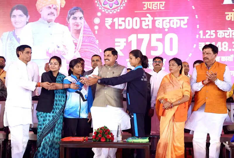 बहनों का सम्मान और आर्थिक सशक्तिकरण हमारी सर्वोच्च प्राथमिकता : मुख्यमंत्री डॉ. यादव