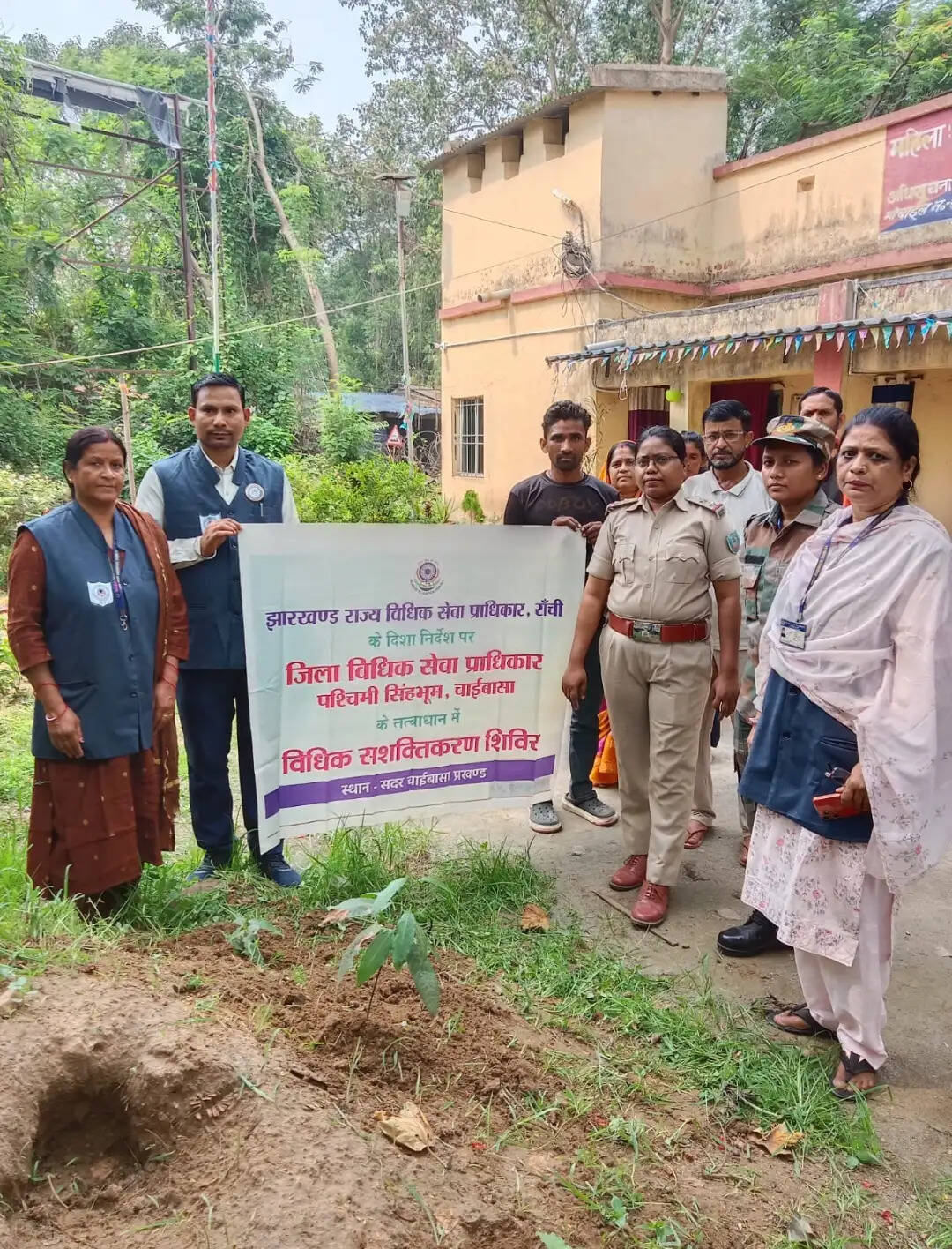 विश्व पर्यावरण दिवस पर महिला थाना चाईबासा में पौधारोपण, पर्यावरण संरक्षण का दिया संदेश