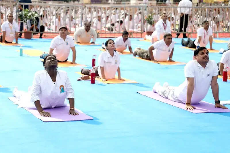 (अपडेट) योग विश्व को हमारी सांस्कृतिक धरोहर का एक अनमोल उपहार है : द्रौपदी मुर्मु