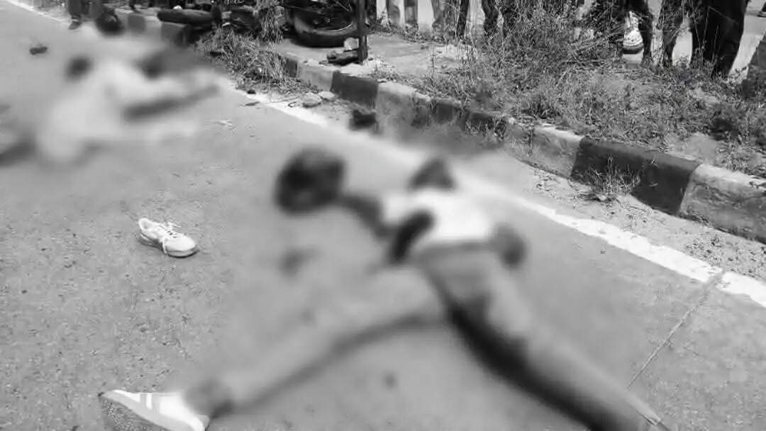 सड़क दुर्घटना में दो व्यक्तियों की मौत