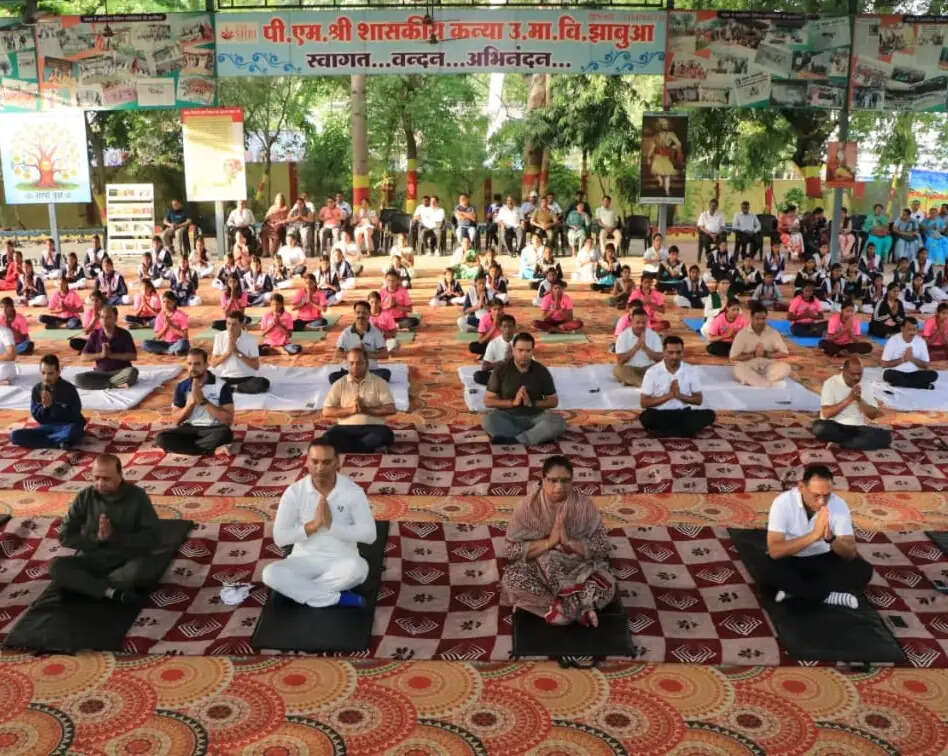 शारीरिक मानसिक एवं आध्यात्मिक रूप से सशक्त बनाता है योग; सुश्री निर्मला भूरिया