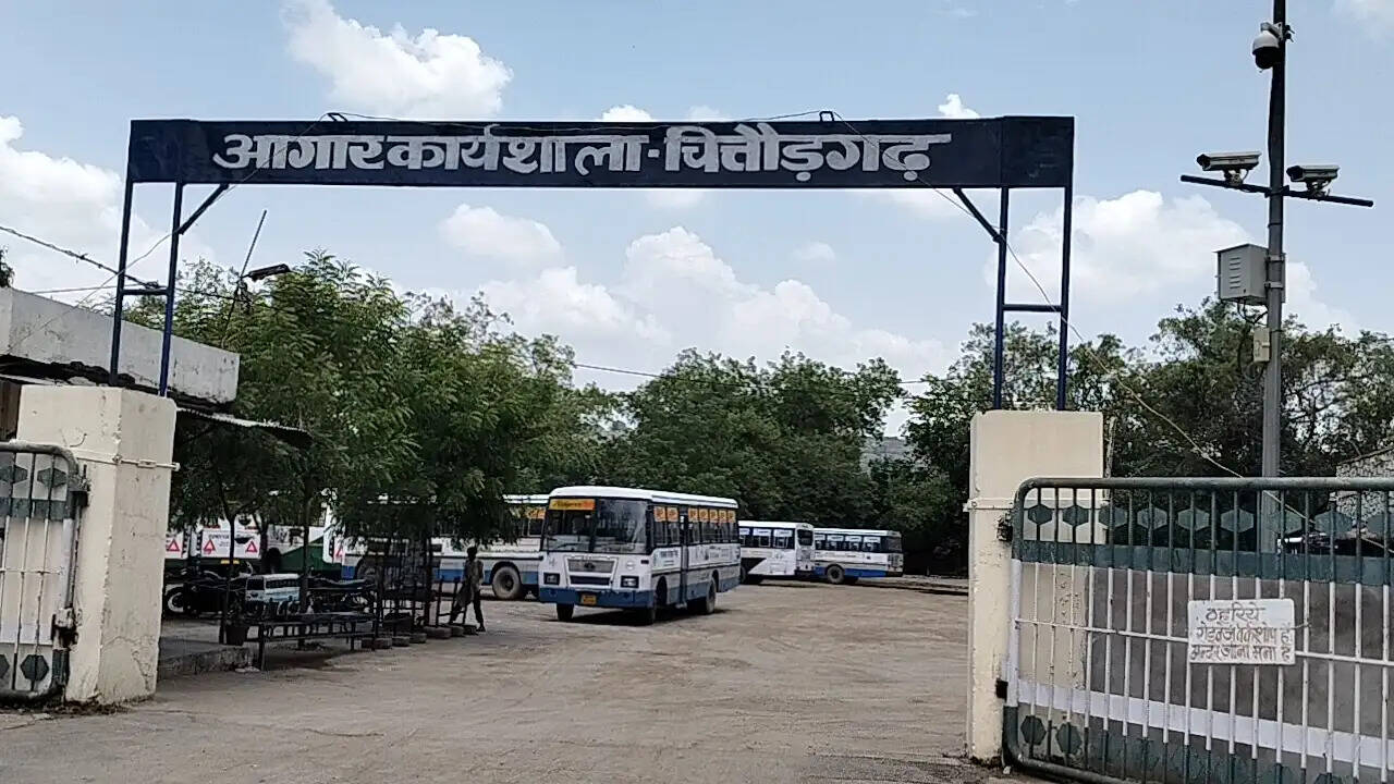 चित्तौड़गढ़ उड़नदस्ते की बड़ी कार्यवाई, उदयपुर से खाटूश्याम जा रही बस में आधे यात्री मिले बेटिकट