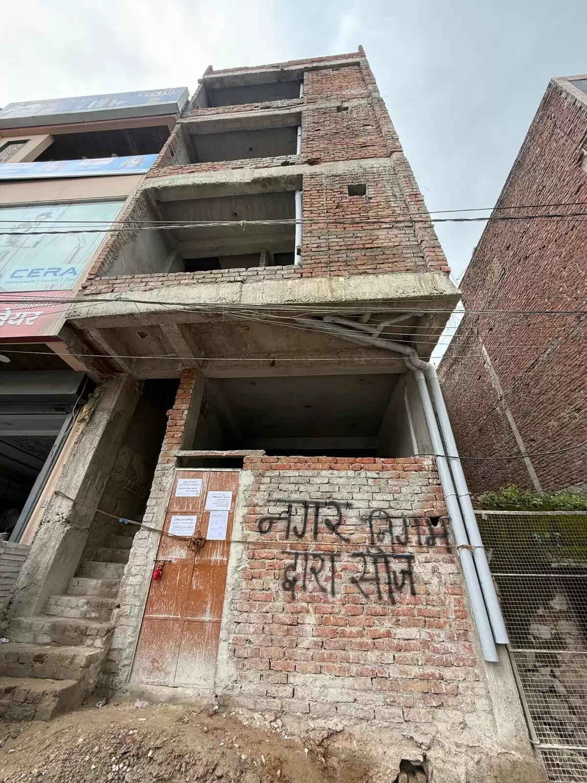 निगम ने सीज किए पांच अवैध निर्माण