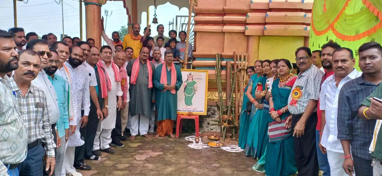 कोहड़िया के छत्तीसगढ़ महतारी दाई मंदिर में हरेली पर पूर्व मंत्री जयसिंह अग्रवाल ने की पूजा-अर्चना