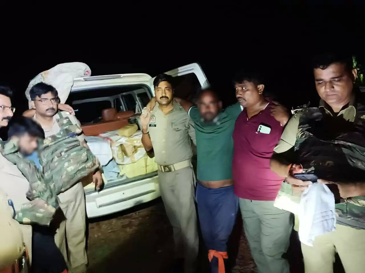 पुलिस मुठभेड़: दो गांजा तस्कर गोली लगने के बाद गिरफ्तार, भारी मात्रा में गांजा बरामद