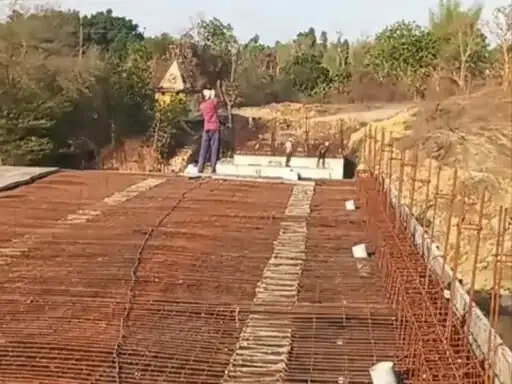 अनूपपुर: 28 गांवों को जोड़ने वाला 367.74 लाख का पुल तीन साल बाद भी अधूरा, धीमी रफ्तार बना कारण