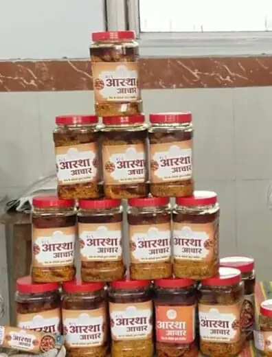 जेल की चारदीवारी में बदल रही जिंदगी, रायपुर केंद्रीय जेल की महिला बंदी बना रहीं स्वादिष्ट अचार