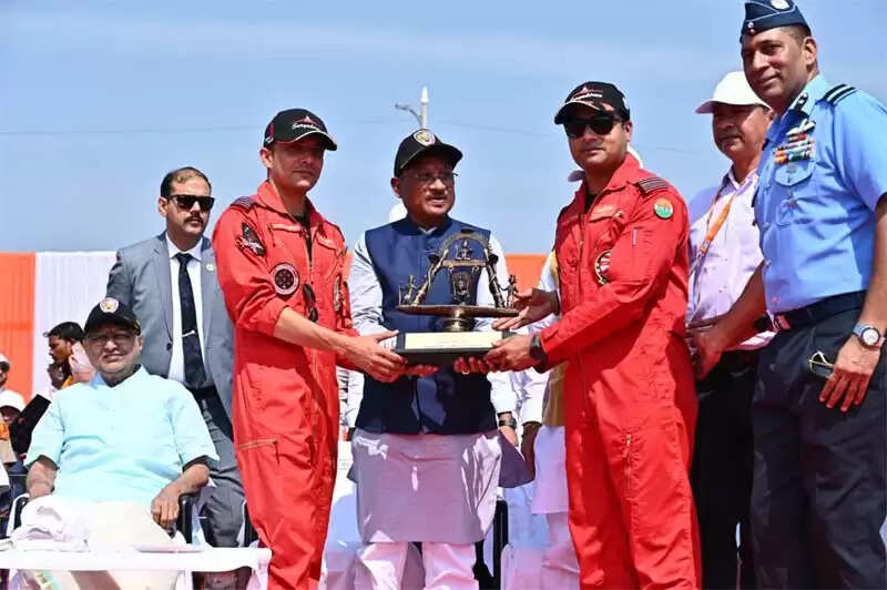 छत्तीसगढ़ राज्योत्सव पर वायु सेना की टीम का रोमांचक एयर शो, आसमान में गूंजा 'जय जोहार'