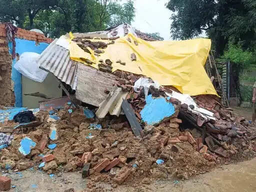 शहडोल: घर में सो रहे तीन लोगों पर गिरी दीवार, अलमारी ने बचाई जान मामूली चोट