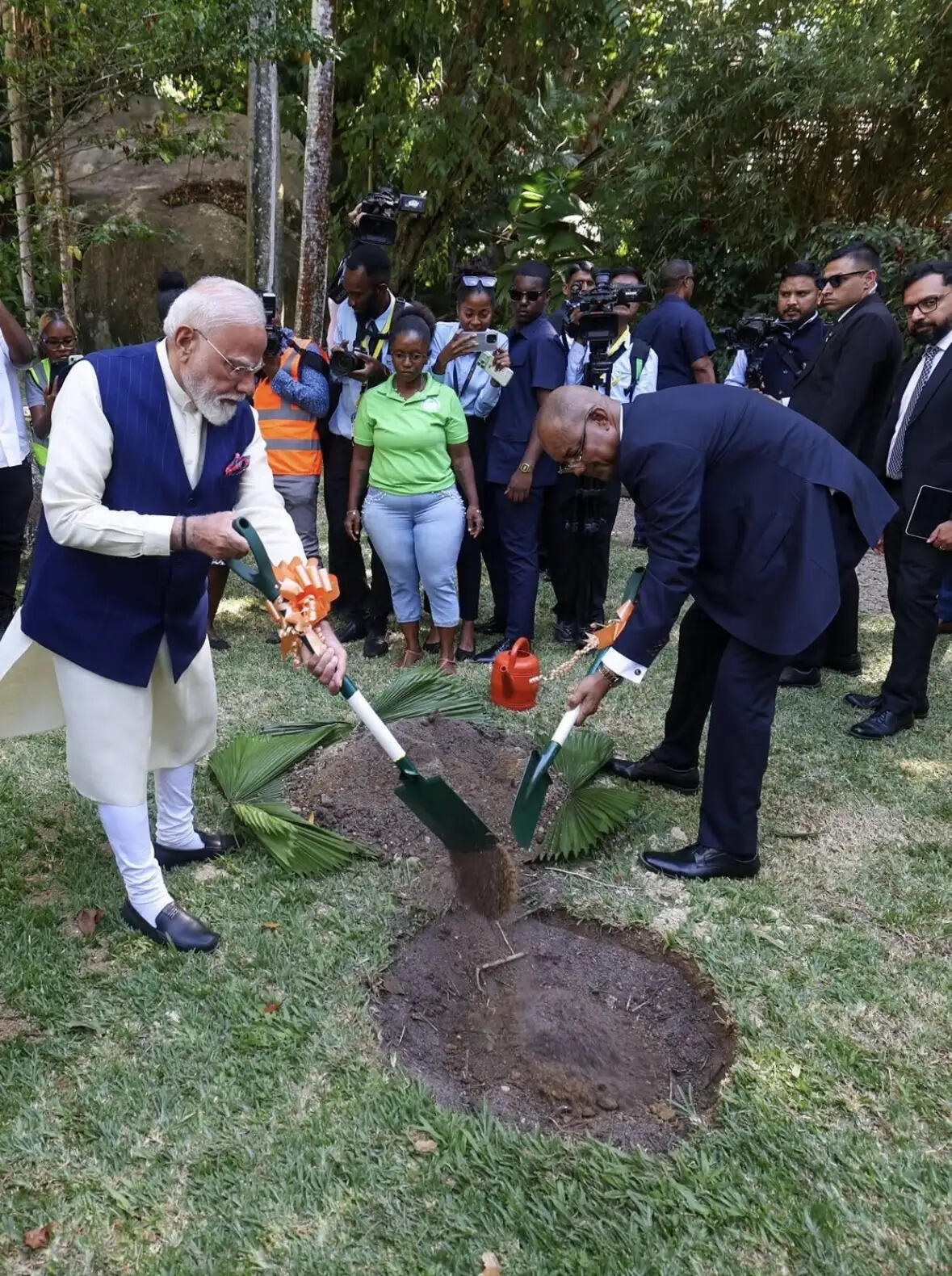 सेशेल्स पहुंचे प्रधानमंत्री मोदी, राष्ट्रीय दिवस की स्वर्ण जयंती समारोह में होंगे मुख्यातिथि
