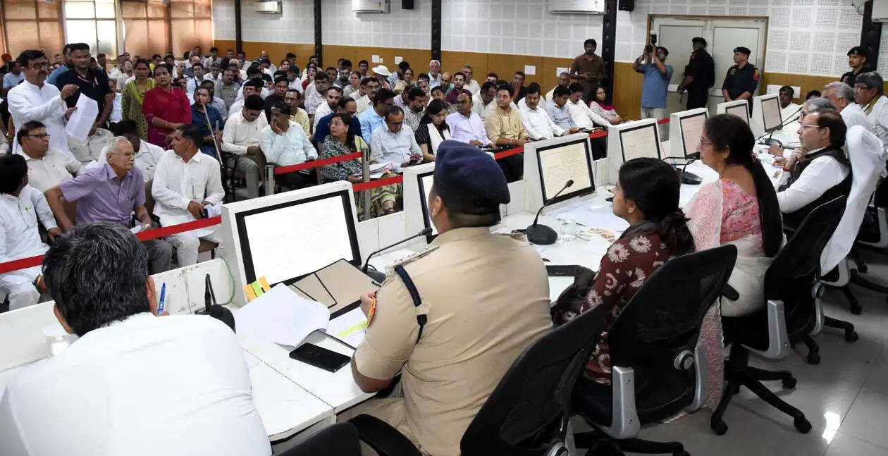 हिसार : एक माह में सीवरेज व्यवस्था नहीं सुधरी तो एसई-एक्सईएन होंगे सस्पेंड : अरविंद शर्मा