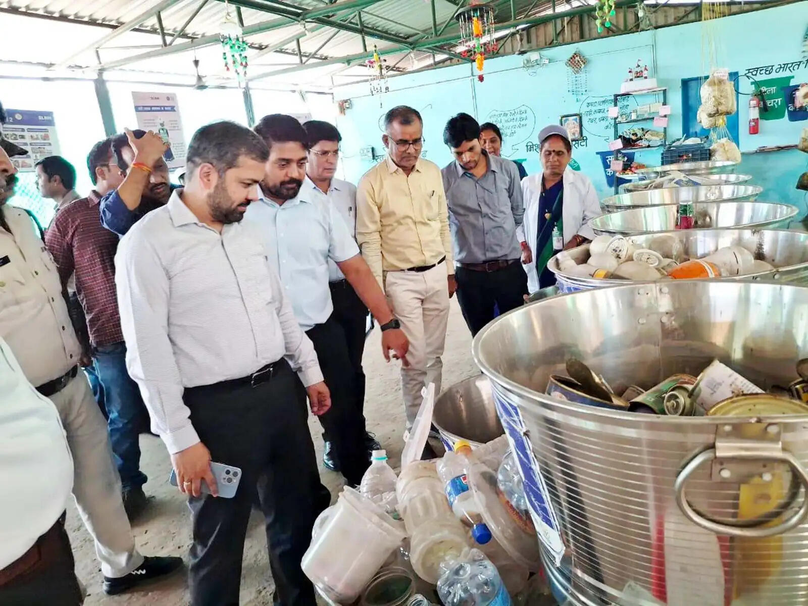 कोरबा : निगम के दर्रीखार एस.एल.आर.एम. सेंटर का निरीक्षण किया कोरबा जिला प्रभारी सचिव ने