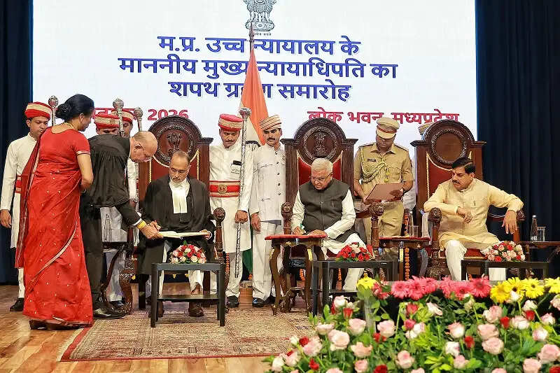 न्यायमूर्ति अल्पेश कोगजे बने मध्य प्रदेश हाई कोर्ट के मुख्य न्यायाधीश, राज्यपाल ने दिलाई शपथ