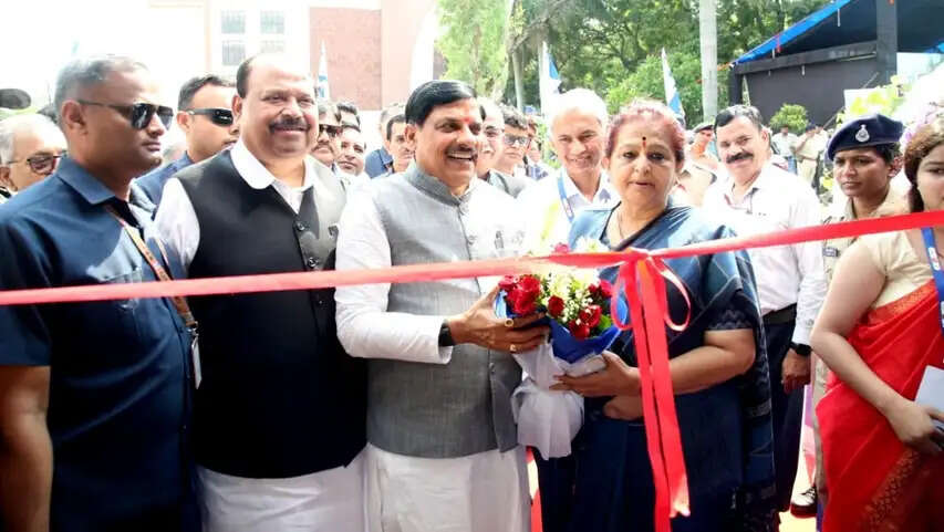 मुख्यमंत्री डॉ. यादव ने विकसित औद्योगिक परिवेश का संदेश देती प्रदर्शनी का किया उद्घाटन