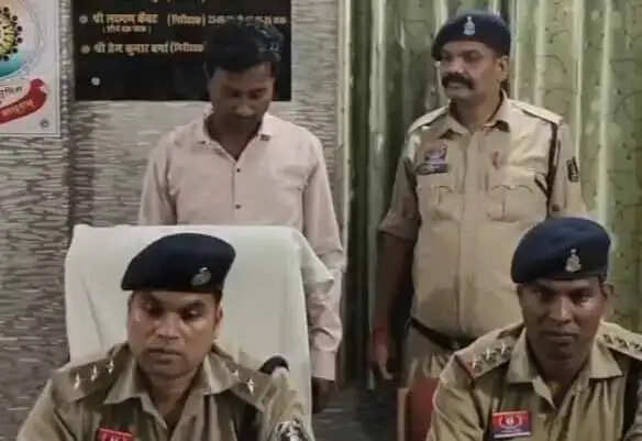 नाबालिग छात्रा काे अश्लील फोटो-वीडियो भेजने वाला आरोपित अतिथि शिक्षक गिरफ्तार