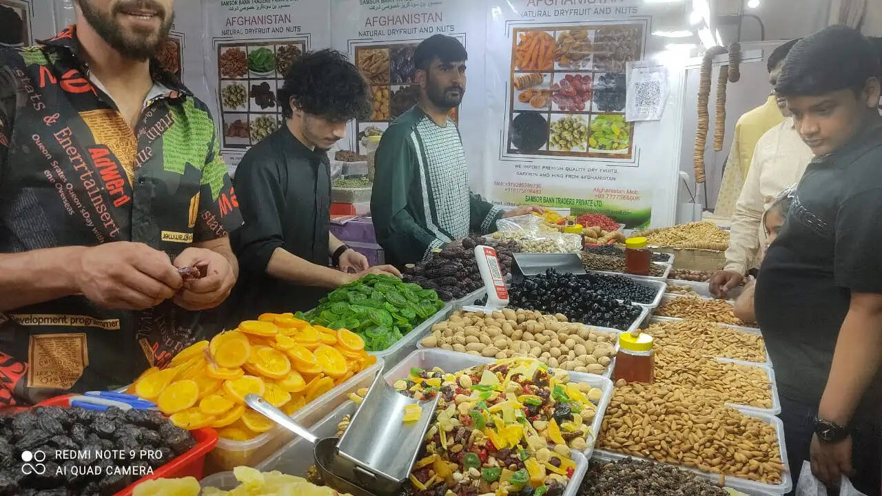 ट्रेड फेयर में उमड़ी भारी भीड़, इंटरनेशनल स्टॉल बना मुख्य आकर्षण का केंद्र