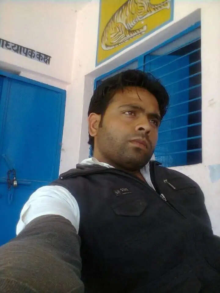 मालगाड़ी की चपेट में आने से शिक्षक की मौत, जा रहा था स्कूल