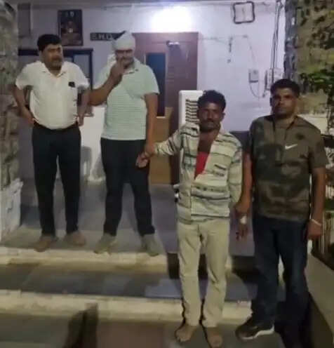सात साल से फरार 25 हजार का इनामी तस्कर रमेश बंजारा एमपी से गिरफ्तार