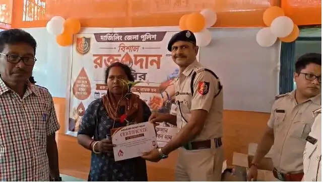 पुलिस-जनता के बीच बेहतर संबंध बनाने के लिए थाने में रक्तदान शिविर का आयोजन