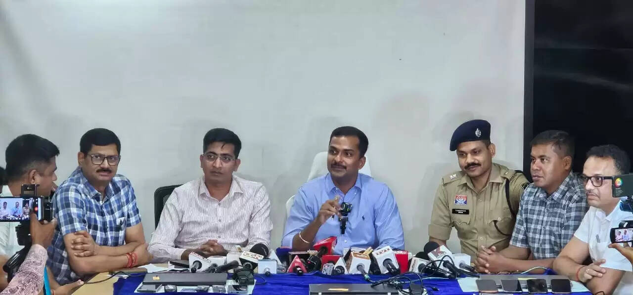 छग : ऑनलाइन सट्टा गिरोह का मास्टर माइंड बाबू खेमानी सहित मुम्बई व गोवा से सात आरोपित गिरफ्तार, एक पैनल नेटवर्क ध्वस्त