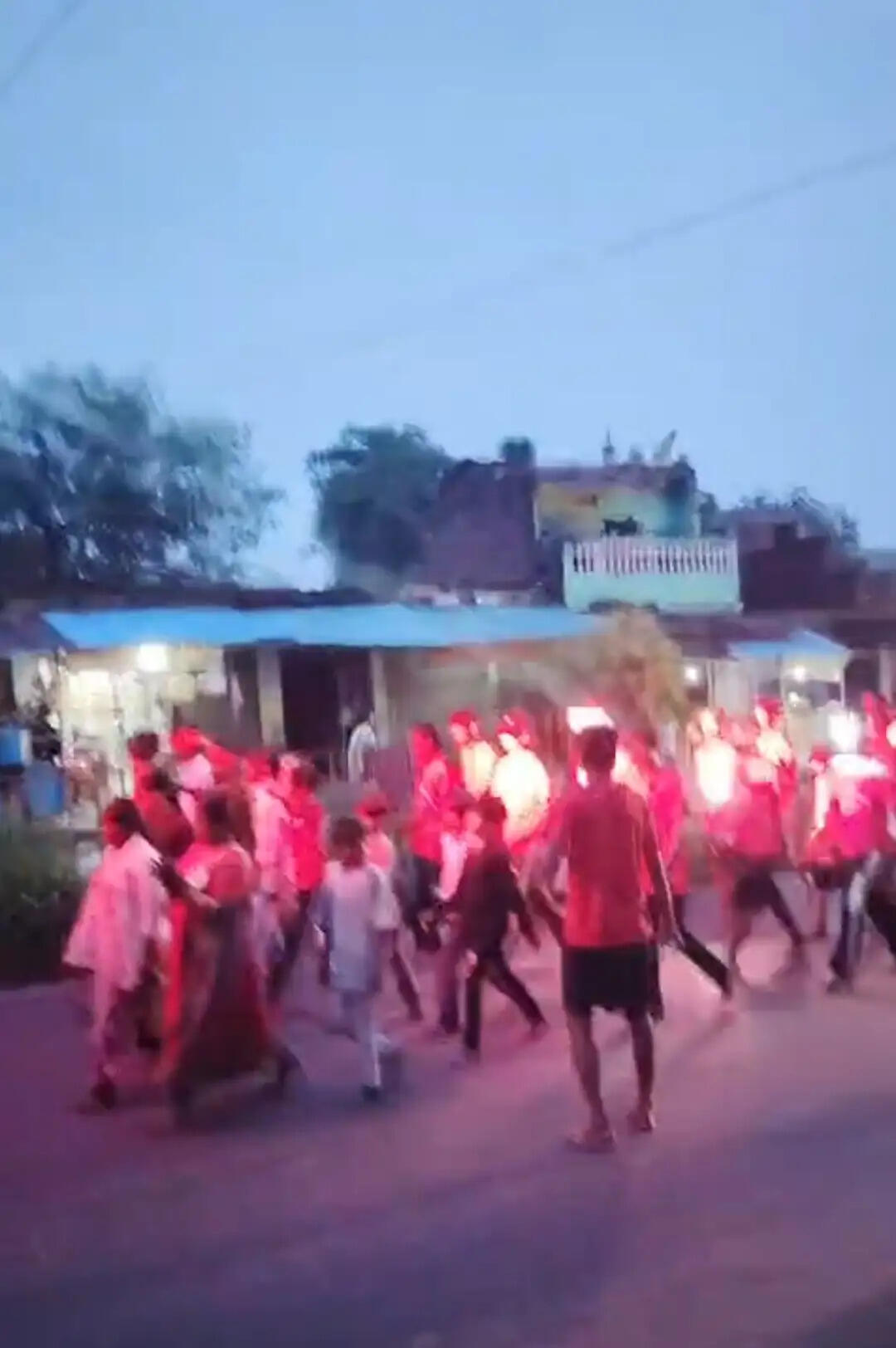डीजे की धुन पर थिरकते निकला भक्तों का सैलाब, तीन किमी लंबा काफिला पहुंचा विंध्यधाम