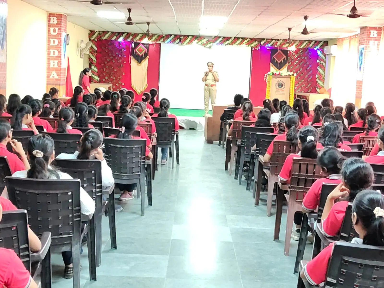 मिशन शक्ति के तहत छात्राओं को महिला सुरक्षा और अधिकारों के प्रति किया जागरूक