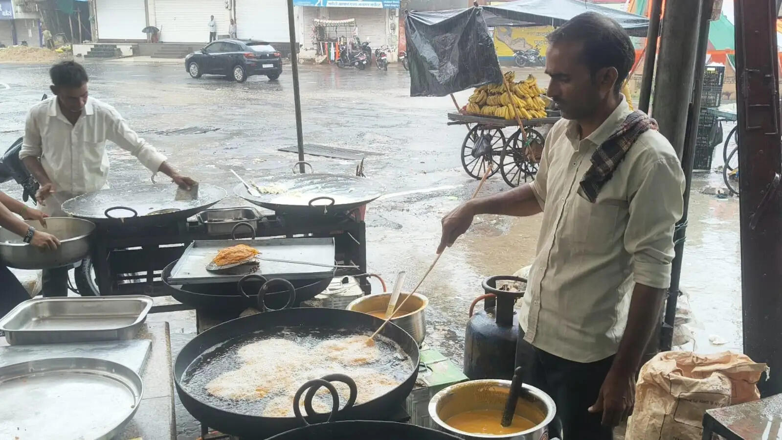 वागड़ में हरियाली अमावस्या से श्रावण मास का आगाज: फिजा में घुली मालपुओं की सोंधी खुशबू और रिमझिम फुहारें