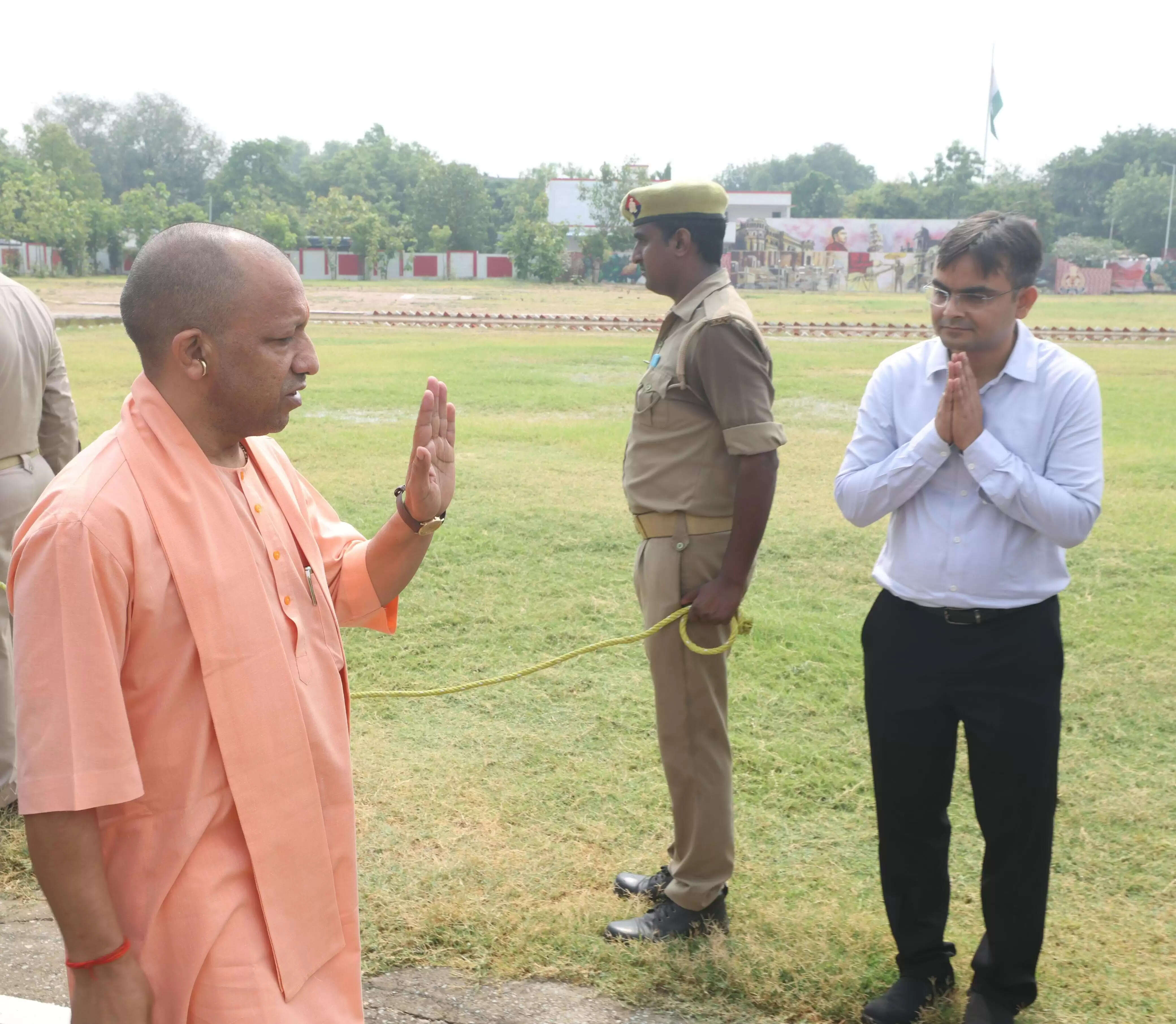 मुख्यमंत्री योगी ने होटल पहुंचकर मध्य क्षेत्रीय परिषद की तैयारियों का लिया जायजा