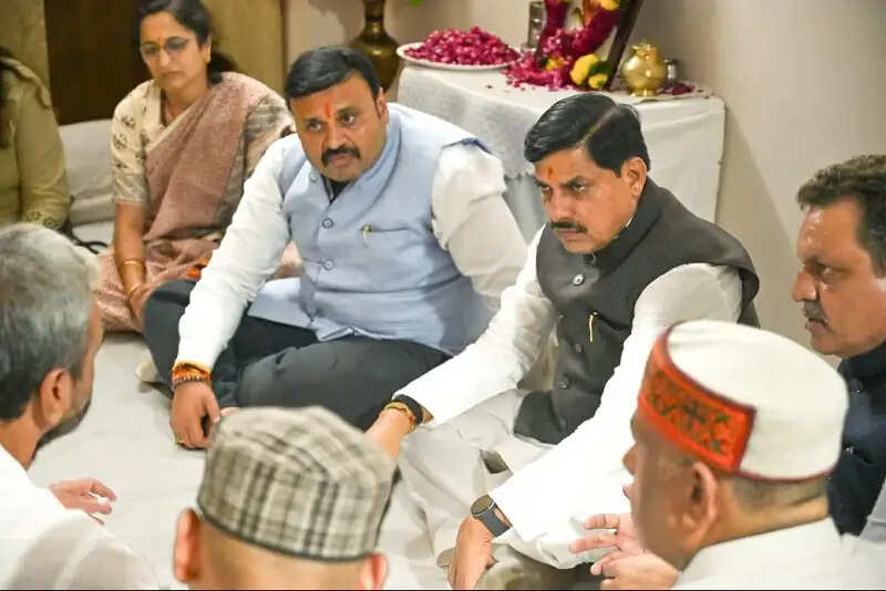 जबलपुरः मुख्यमंत्री का हुआ जगह-जगह स्वागत, पदोन्नति मिलने पर अधिकारी-कर्मचारियों ने जताया आभार