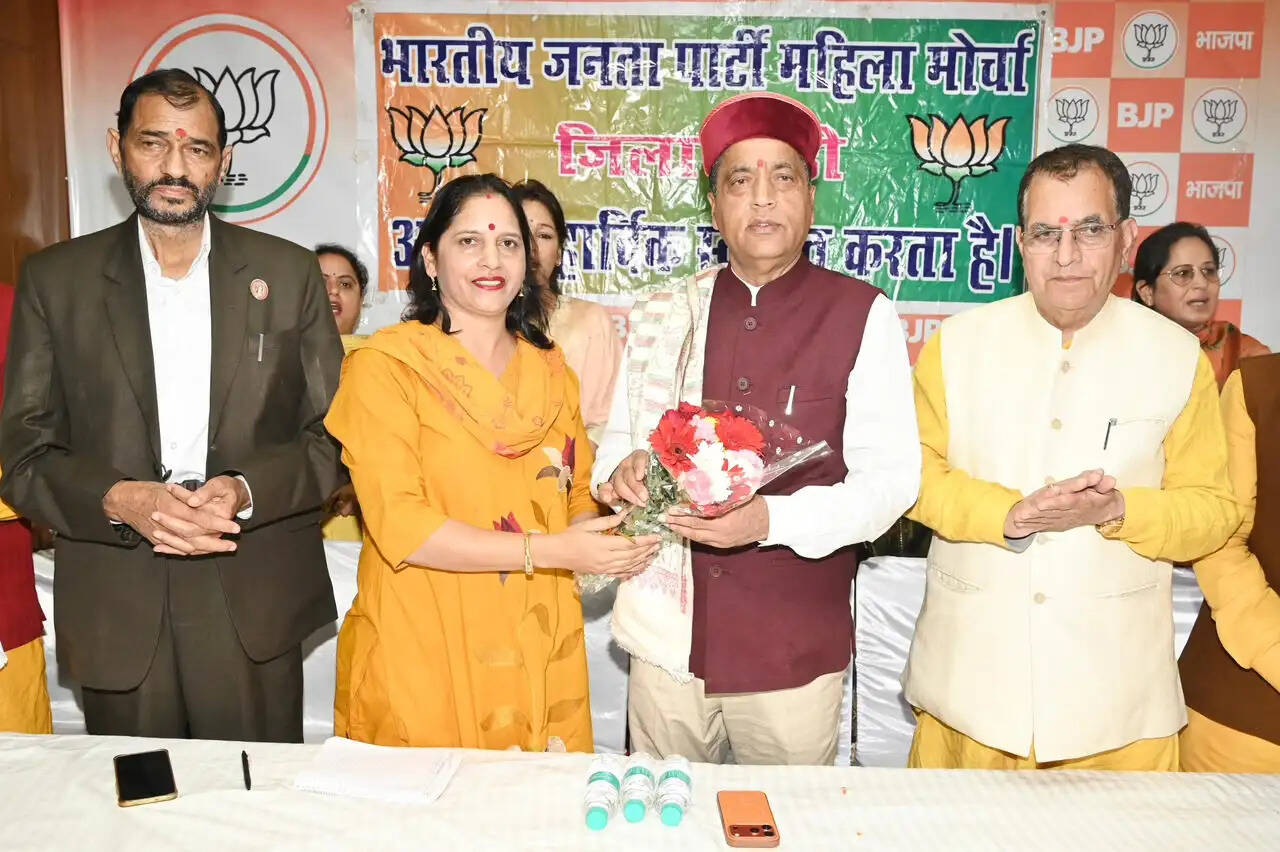 कांग्रेस में अनगिनत गुट, सीएम भाजपा के गुट गिनाते हैं : जयराम ठाकुर