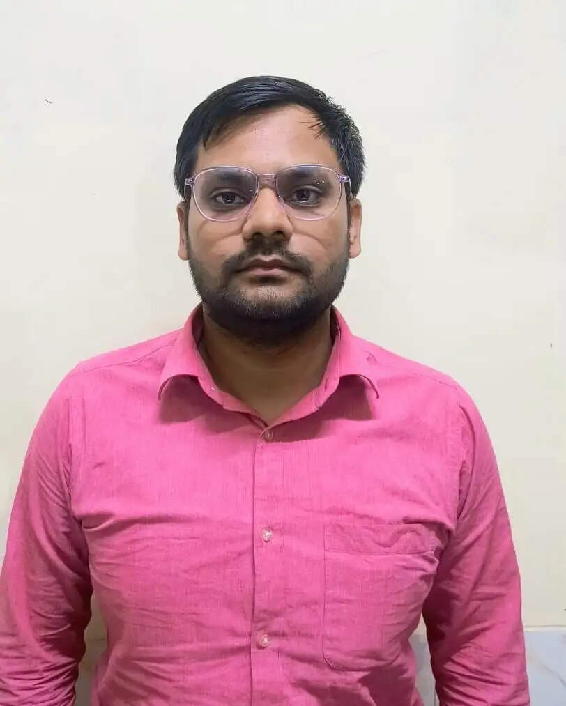 शेयर बाजार में निवेश कर कई गुना रिटर्न दिलवाने का झांसा देकर ठगी करने वाला गिरफ्तार