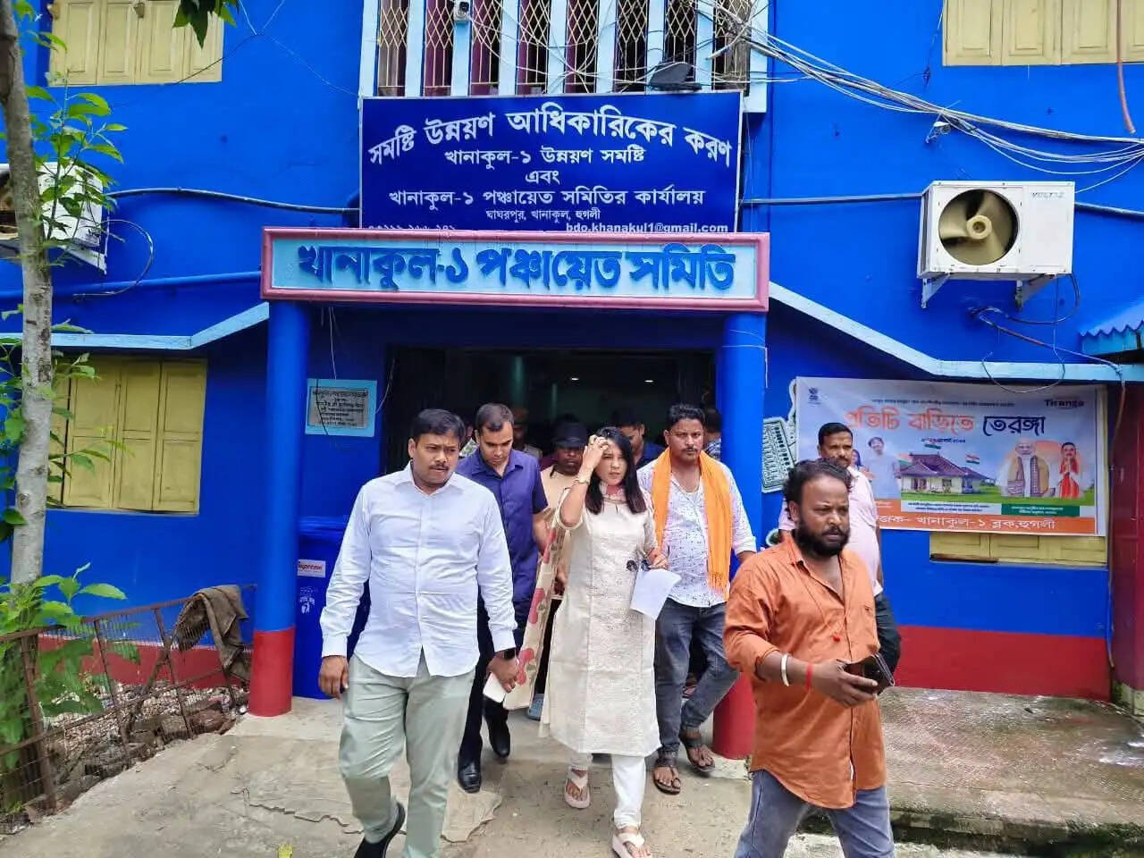 खानाकुल-1 ब्लॉक में बाढ़ की स्थिति पर प्रशासनिक बैठक, प्रभावितों तक जल्द राहत पहुंचाने पर जोर