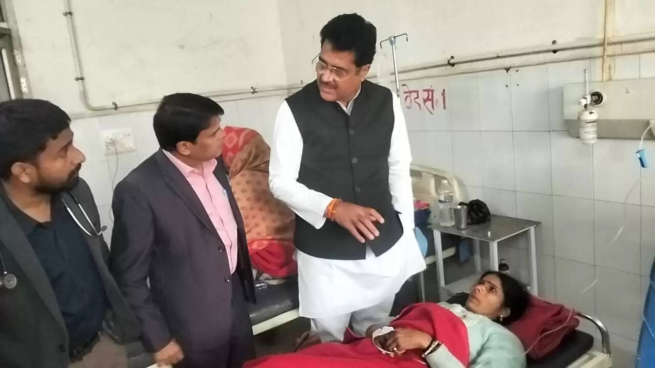 अमेठी : मार्ग दुर्घटना में दो की मौत, 4 घायल