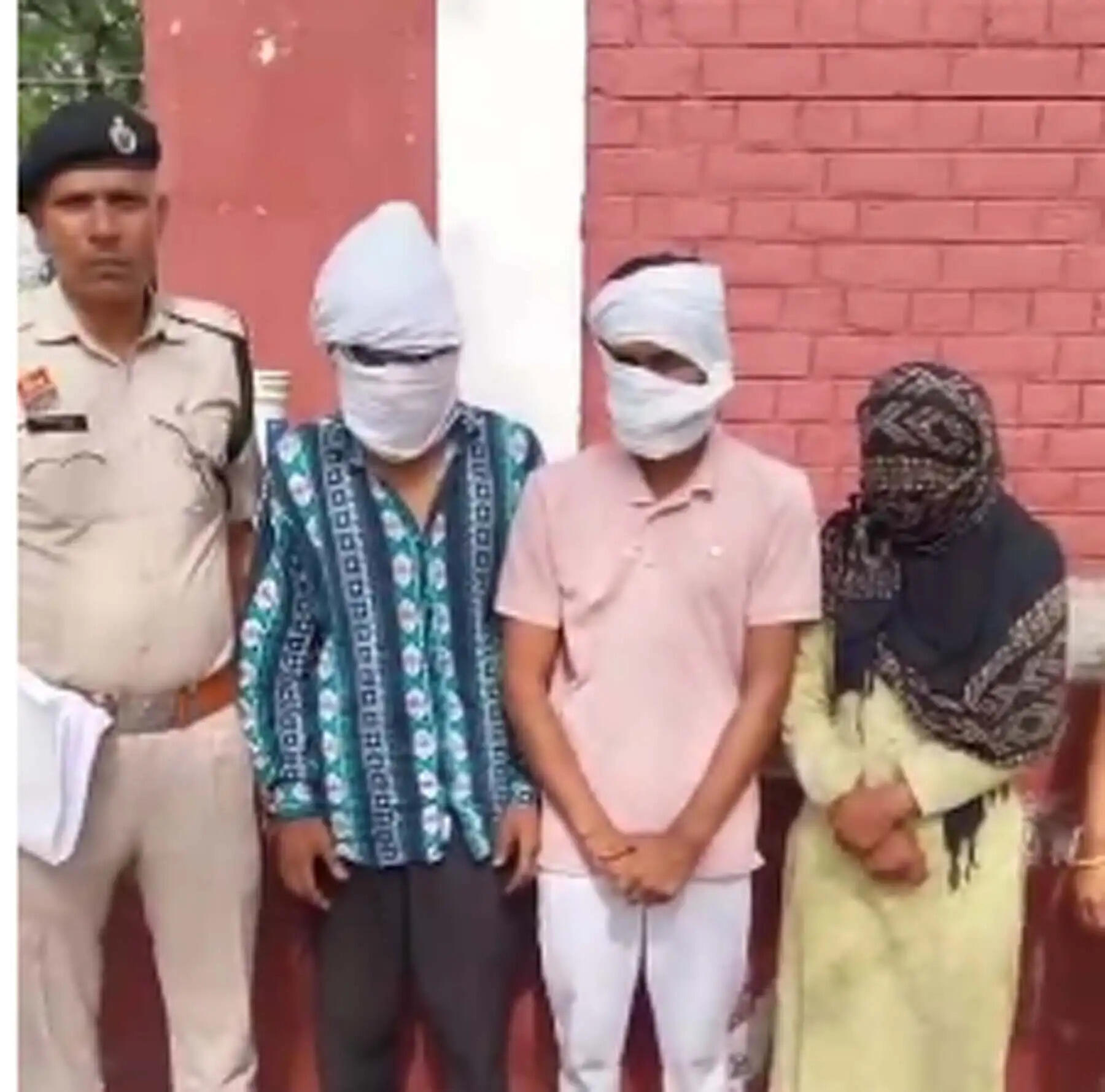 गुरुग्राम: ऑटो में सवारियों से लूटपाट करने पर महिला समेत तीन गिरफ्तार