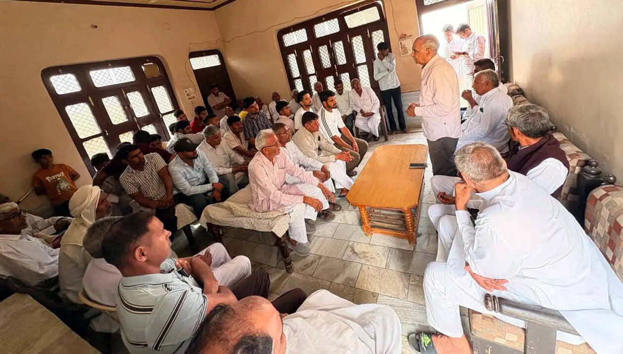 हिसार : सरकार व निजी बीमा कंपनियां कमा रही भारी मुनाफा, संकट में किसान : संपत