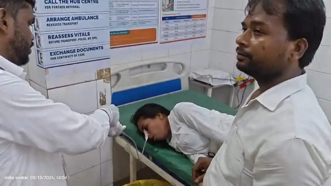 एसपी कार्यालय के पास युवती ने खाया जहरीला पदार्थ, हालत गंभीर, वाराणसी रेफर; पुलिस मामले की जांच में जुटी