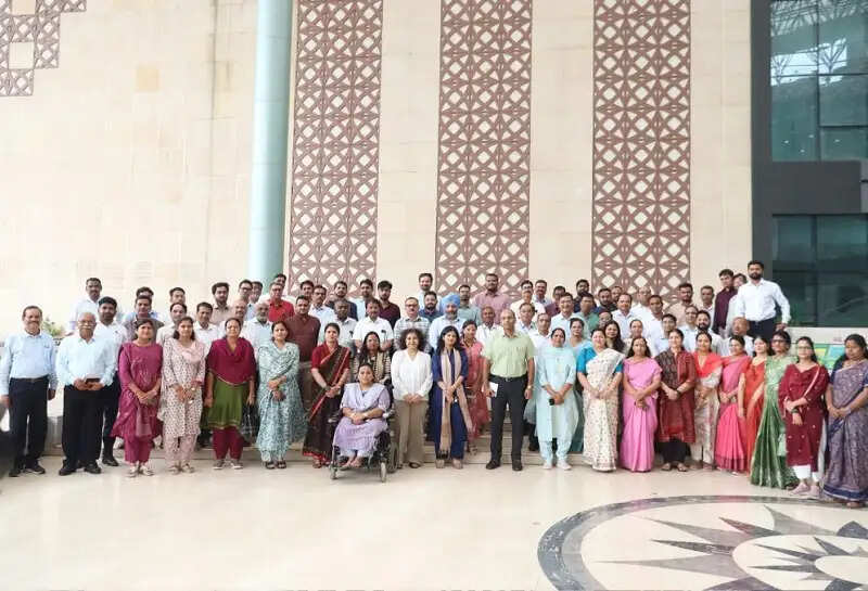 नवीन श्रम संहिताओं से नियोक्ता और कर्मचारियों के संबंधों को मिलेगा बेहतर आधार: रघुराज राजेन्द्रन