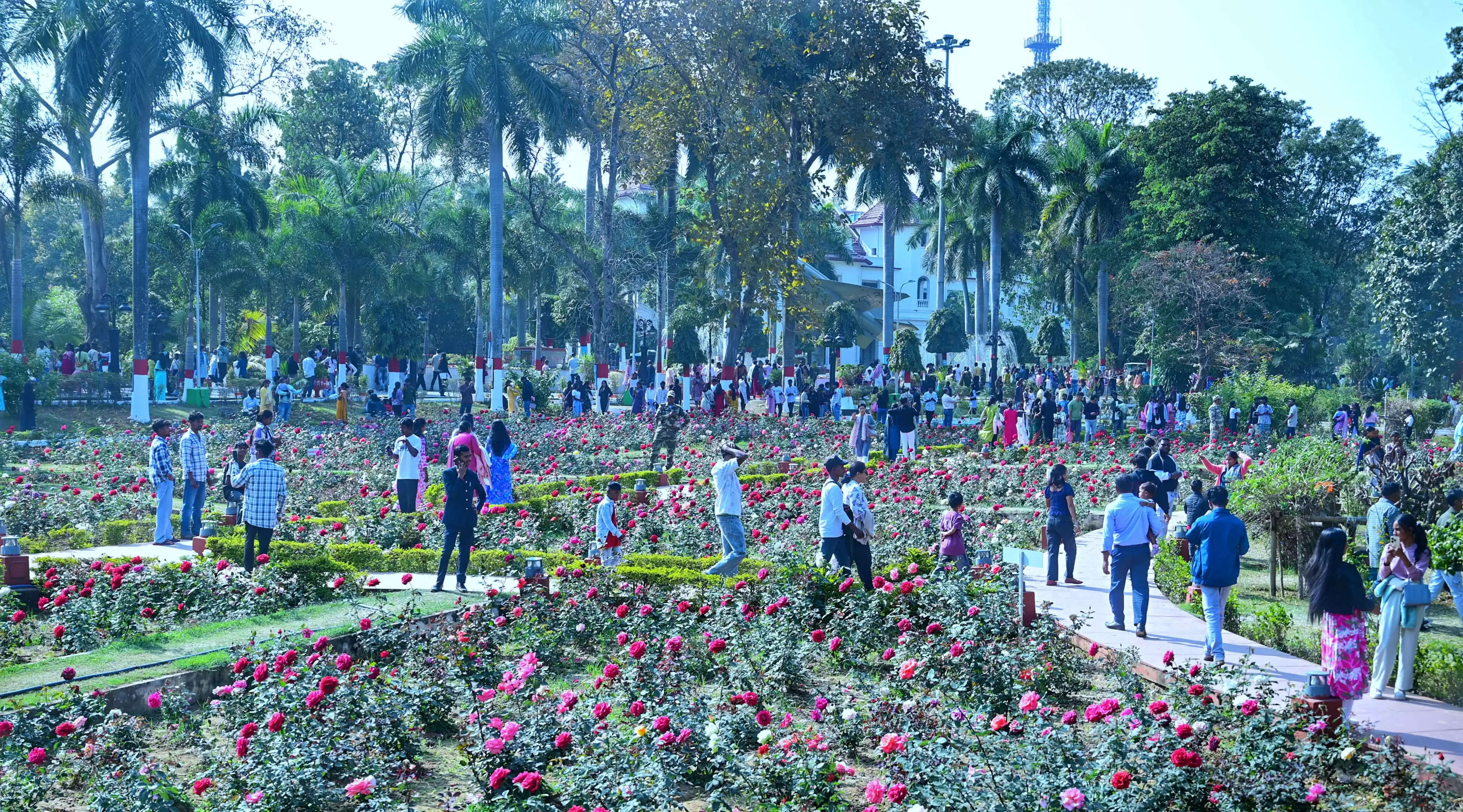 लोक भवन के उद्यान का 37 हजार 976 लोगों ने किया दीदार