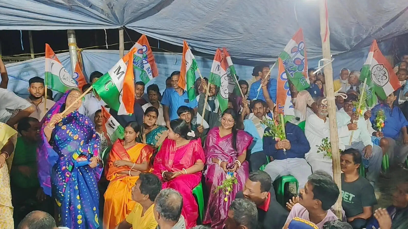 मोयना में पंचायत प्रधान खुकुरानी व सदस्य काकली समर्थकों संग तृणमूल में शामिल