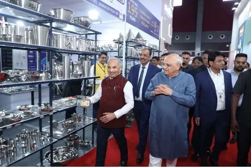 अहमदाबाद में 'वाइब्रेंट इंडिया स्टेनलेस स्टील एग्जीबिशन-2026' पहुंचे मुख्यमंत्री भूपेंद्र पटेल, 500 से अधिक ब्रांड्स की प्रदर्शनी का किया अवलोकन