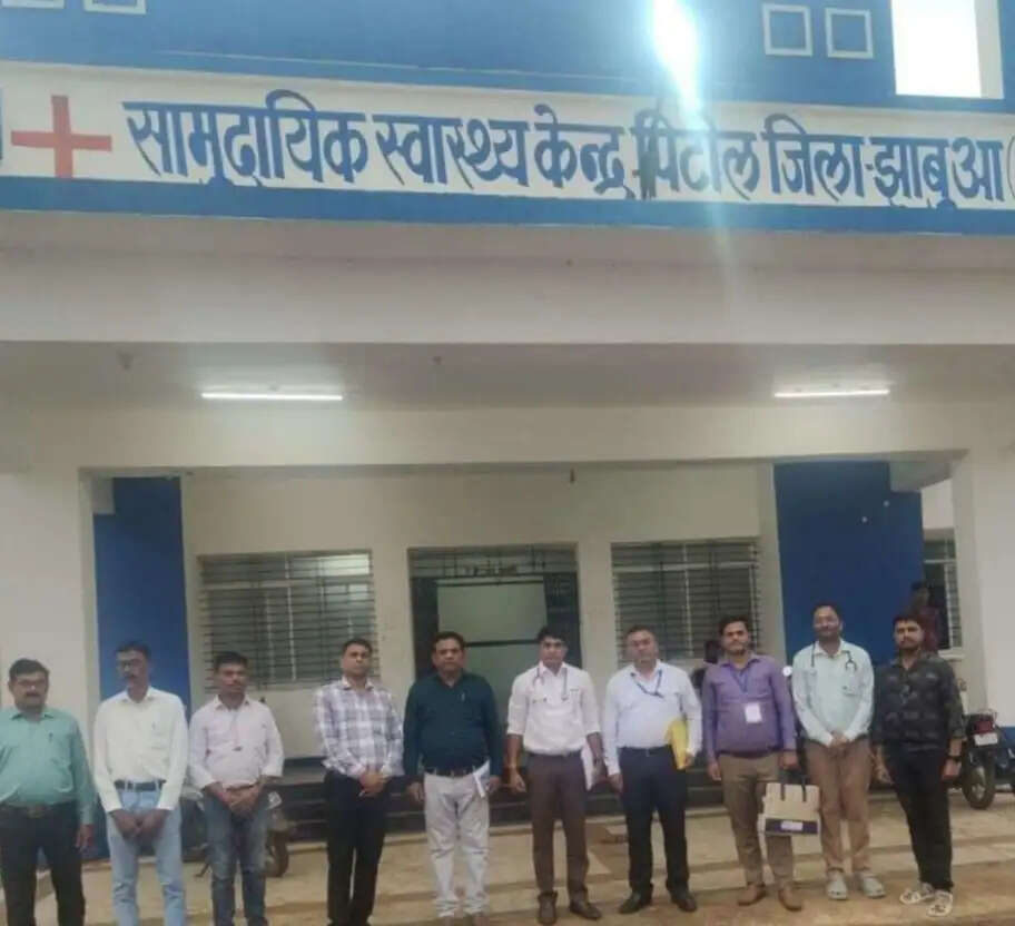 झाबुआ: राष्ट्रीय स्वास्थ्य मिशन की टीम द्वारा की गई नियमित टीकाकरण एवं मीजल्स प्रकोप की विस्तृत समीक्षा