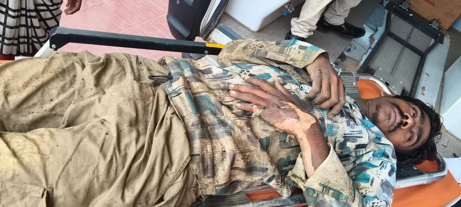 11 केवी लाइन की चपेट में आने से किसान घायल, ग्रामीणों में आक्रोश